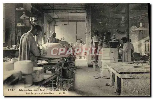 Ansichtskarte AK Poterie Ceramique Manufacture Nationale de Sevres Interieur d&#39atelier