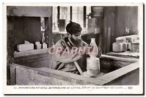 Ansichtskarte AK Poterie Ceramique Manufacture Nationale de Sevres Atelier de tourneur de vases