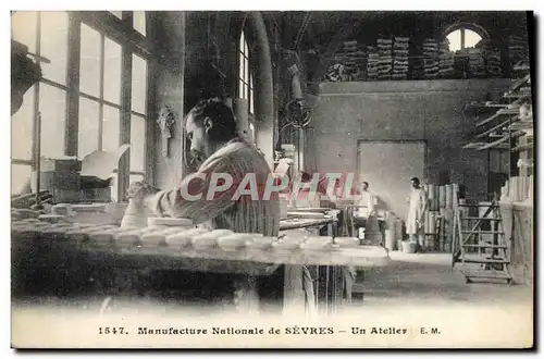 Cartes postales Poterie Ceramique Manufacture Nationale de Sevres Un atelier