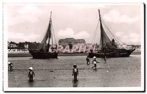 Ansichtskarte AK Bateau Peche La Baule Barques de peche a maree basse