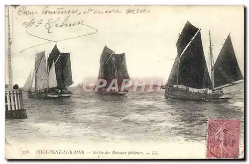 Cartes postales Bateau Peche Boulogne sur Mer Sortie des bateaux pecheurs