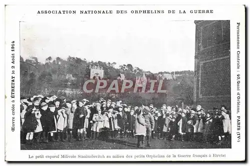 Ansichtskarte AK Enfants Orphelinat Orphelins de guerre Le petit caporal Millivoie Stanimilovitch au milieu des p