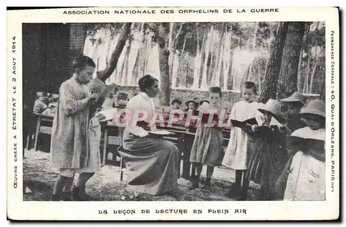Ansichtskarte AK Enfants Orphelinat Orphelins de guerre Le lecon de lecture en plein air