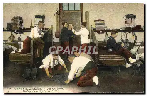 Cartes postales Militaria Une chambree Roulage d&#39une capote