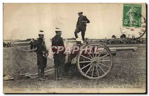 Cartes postales Militaria Camp de Mailly Artillerie de campagne Une batterie de canons de 75mm en action