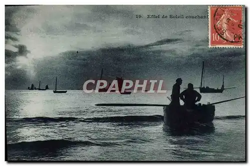 Cartes postales Bateau de peche Effet de soleil couchant