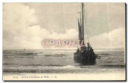 Cartes postales Bateau de peche Arrivee d'un bateau de peche