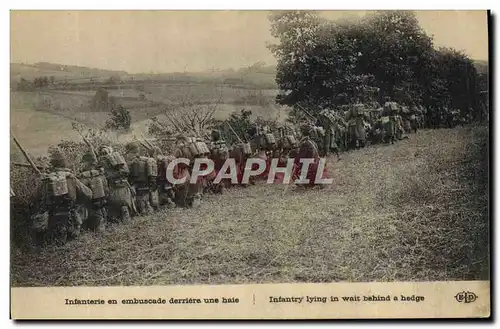 Cartes postales Militaria Infanterie en embuscade derriere une haie