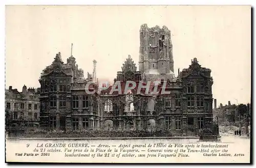 Cartes postales Arras Aspect General de L'Hotel de ville apres le bombardement Militaria