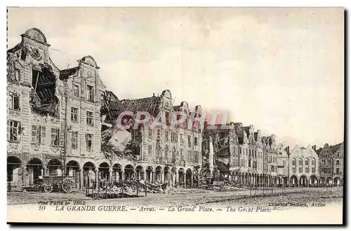 Cartes postales Arras La Grand Place Militaria