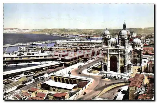 Cartes postales moderne Marseille Ponarama Sur Les Ports La cathedrale et la grande jetee