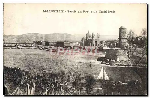 Cartes postales Marseille Sortie Du Port Et La Cathedrale