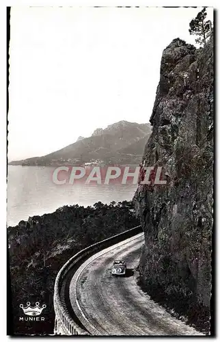 Cartes postales moderne La Corniche D&#39Or La Route Du Bord De Mer entre Theoule et le Trayas Dans le fond le Cap Roux