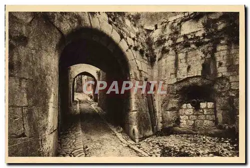 Ansichtskarte AK Saint Paul L&#39Entree Du Village Par Les Vieilles fortifications et le canon qui la defendait