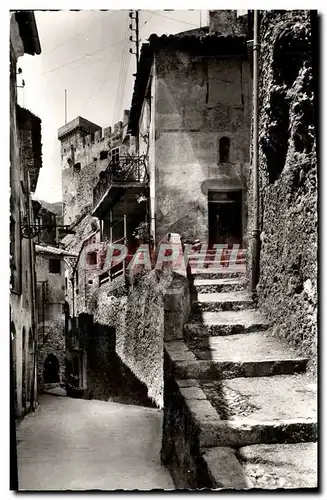 Cartes postales moderne Roquebrune Village Un Coin du Village et Vue Sur le Chateau