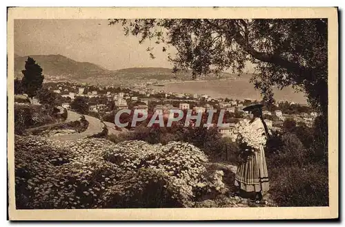 Cartes postales Nice Entre les Fleurs et les Oliviers Folklore