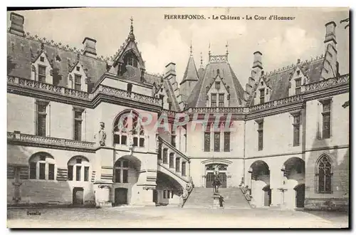 Cartes postales Pierrefonds Le Chateau La Cour D&#39Honneur