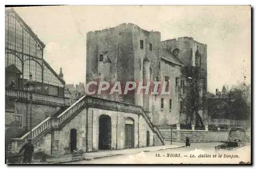 Ansichtskarte AK Niort Les Halles Et Le Donjon