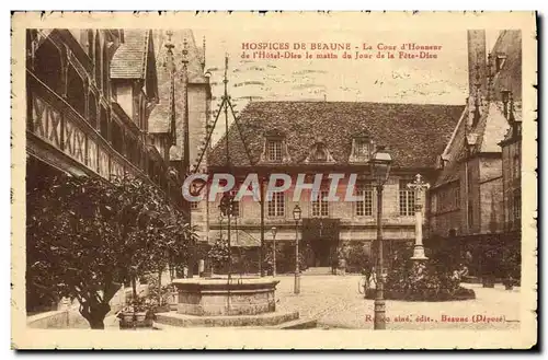 Cartes postales Hospices De Beaune La Cour d&#39Honneur de l&#39Hotel Dieu le amtin du jour de la FEte Dieu