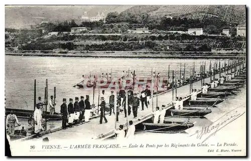 Cartes postales Vienne L&#39Armee Francaise Ecole de Ponts par les Regiments du Genie Militaria La parade