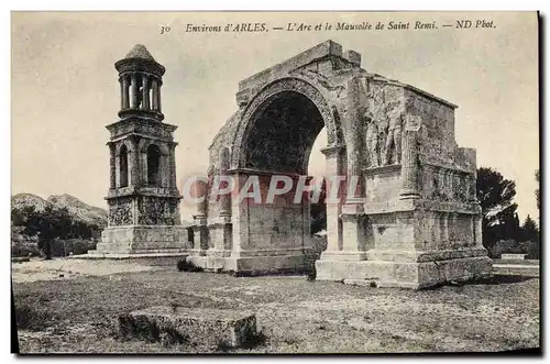 Cartes postales Environs d&#39Arles L&#39Arc et le Mausolee de Saint Remi