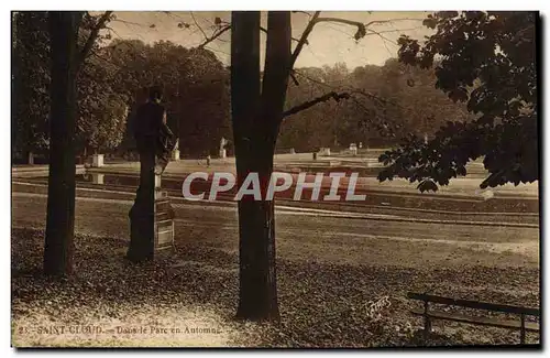 Cartes postales Saint Cloud Dans le parc en automne