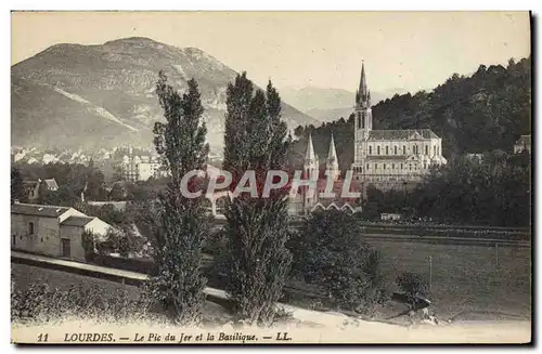 Cartes postales Lourdes Le Pic Du Jer Et la Basilique