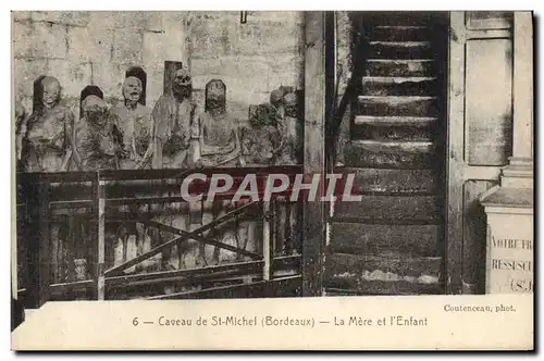 Cartes postales Caveau De St Michel La mere et l'enfant Squelettes