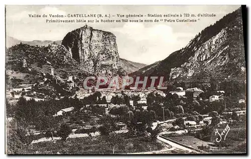 Ansichtskarte AK Vallee du Verdon Castellane Vue Generale Station estivale