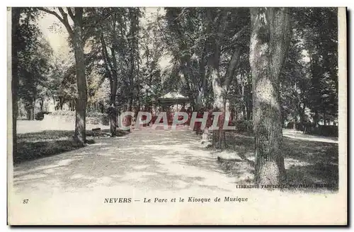 Ansichtskarte AK Nevers Le Parc et le Kiosque de Musique