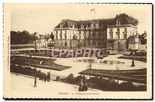 Cartes postales Troyes La Prefecture et le Square