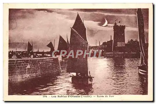 Cartes postales Les Sables D&#39Olonne Entree Du Port Bateau