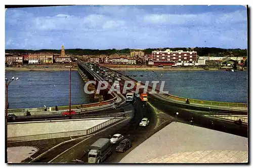 Cartes postales moderne Bordeaux Le Pont Sur la Garonne Facade des quais des Queyries et Deschamps