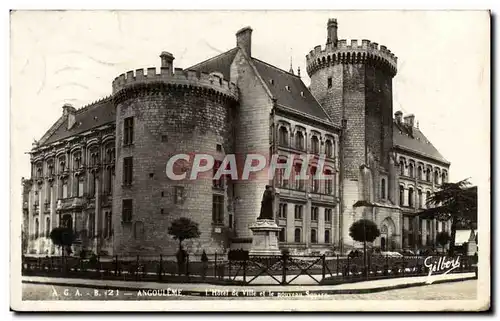 Ansichtskarte AK Angouleme L&#39hotel de ville et le nouveau square