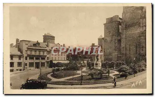 Cartes postales Rodez Place D&#39Armes Et Monument Militaria