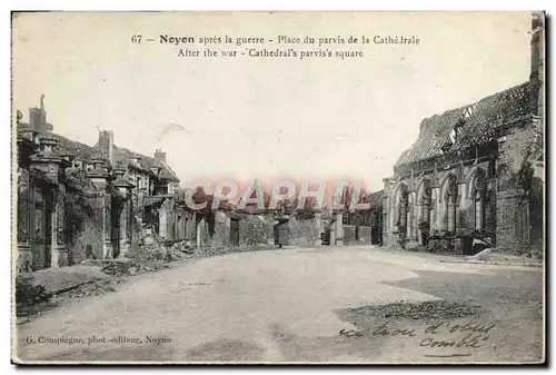 Ansichtskarte AK Noyon apres la Guerre Place du Parvis de la Cathedrale Militaria