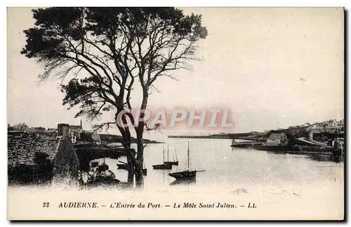 Cartes postales Audierne L&#39Entree du Port Le mole Saint Julien