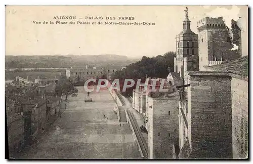 Cartes postales Avignon Palais des Papes Vue de la place du palais et de Notre Dame des Doms