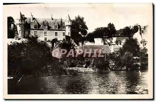 Cartes postales Montresor Vue D&#39ensemble Du Chateau et les vieilles tours Les bords de l&#39Indre