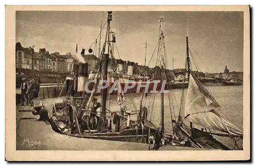 Cartes postales Dieppe L&#39Avant Port Chalutiers et paquebots pres de la gare maritime