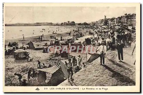 Cartes postales Les Sables D&#39Olonne Le Remblai et la Plage