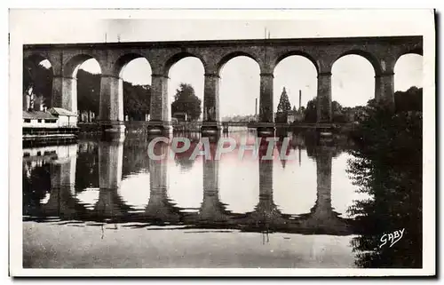 Ansichtskarte AK Laval Le Viaduc