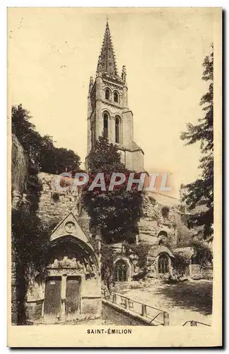 Ansichtskarte AK Saint Emilion Vue generale de l&#39eglise souterraine et du clocher