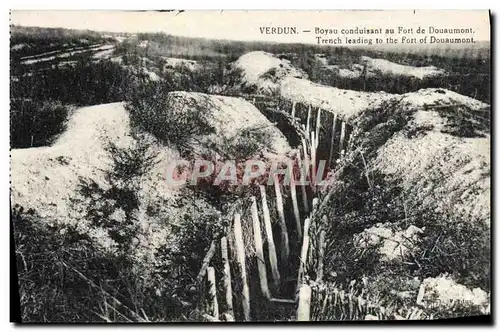 Ansichtskarte AK Verdun Boyau Conduisant Au Fort De Douaumont Militaria