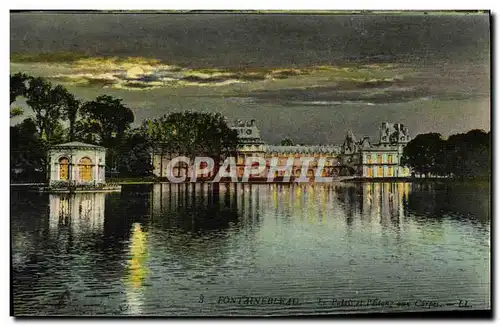 Cartes postales Fontainebleau Le Palais et l&#39etang des Carpes