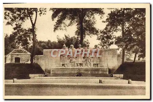 Ansichtskarte AK Verdun Monument Aux Morts Militaria