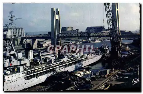 Cartes postales moderne Brest L'Arsenal Le Pont de Recouvrance Bateaux