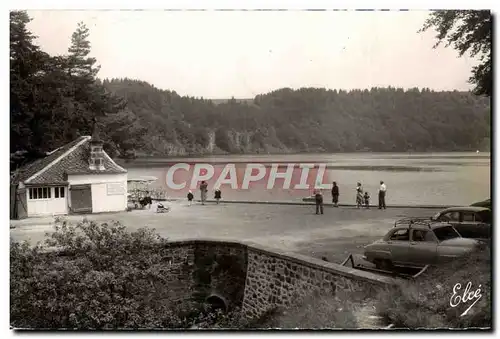 Cartes postales moderne L&#39Auvergne Pittoresque Et Touristique Lac Pavin La maisonnette du pecheur et le lac