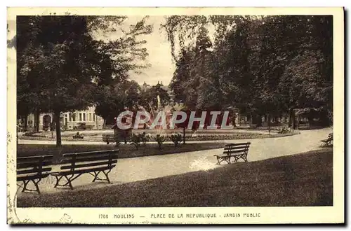 Ansichtskarte AK Moulins Place De La Republique Jardin Public