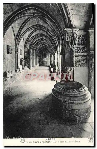 Ansichtskarte AK Arles Cathedrale St Trophime Cloitre Le puits et la galerie